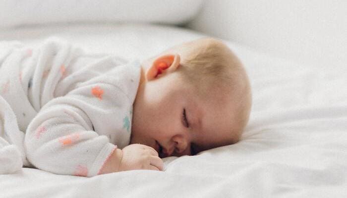 cuántas horas dormir bebe